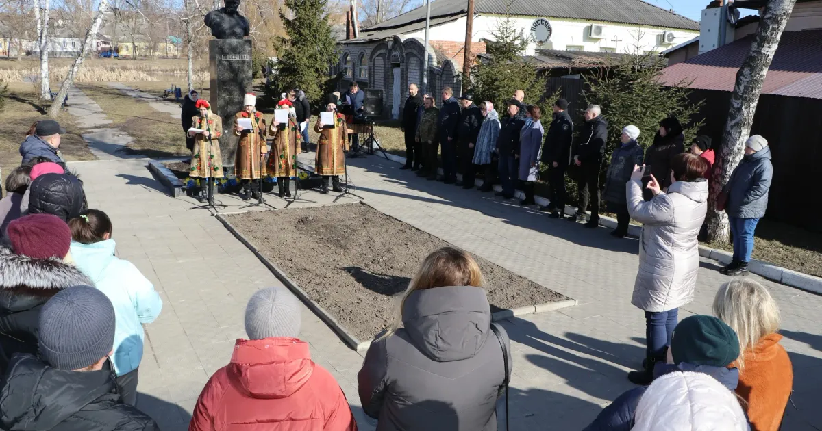 Фото зі сторінки у фейсбуці Богодухівської міської ради У Богодухові відзначали 210-ту річницю від дня народження Тараса Шевченка (фото) на порталі Gromada Group