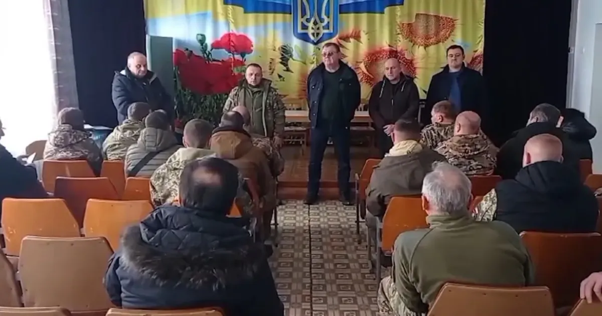 09 грудня 2023 року начальник Богодухівської районної військової адміністрації Анатолій РИСЦОВ, заступник начальника Олександр ДЕЙНЕКО, голова Богодухівської районної ради Юрій ЯЦИНА здійснили поїздку до військової частини А7378 та привітали з днем Збройних Сил України захисників і захисниць, вручили їм грамоти та цінні подарунки.
