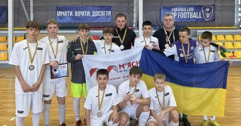 Фото зі сторінки у фейсбуці Андрія Луценка Юні спортсмени Богодухівської ДЮСШ здобули бронзу чемпіонату України з футзалу U-14 на порталі Gromada Group