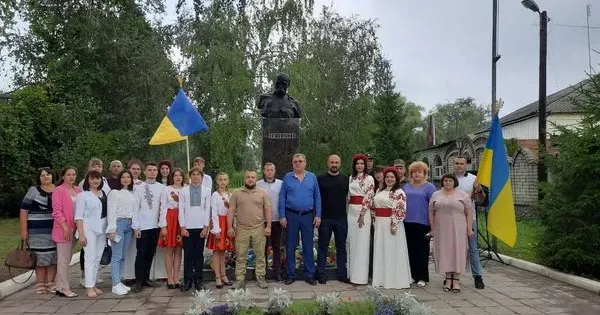 Саме тому 28 липня Україна відзначає День Державності.
Прагнення до свободи та самостійності є визначальною цінністю українців, що давала наснагу і сили залишатися собою в часи бездержавності.