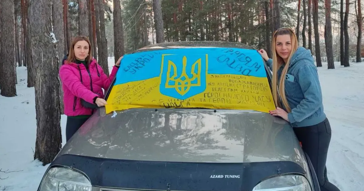 Головна світлина новини на сайті Gromada Group Сестри загиблого воїна допомагають ЗСУ на порталі Gromada Group